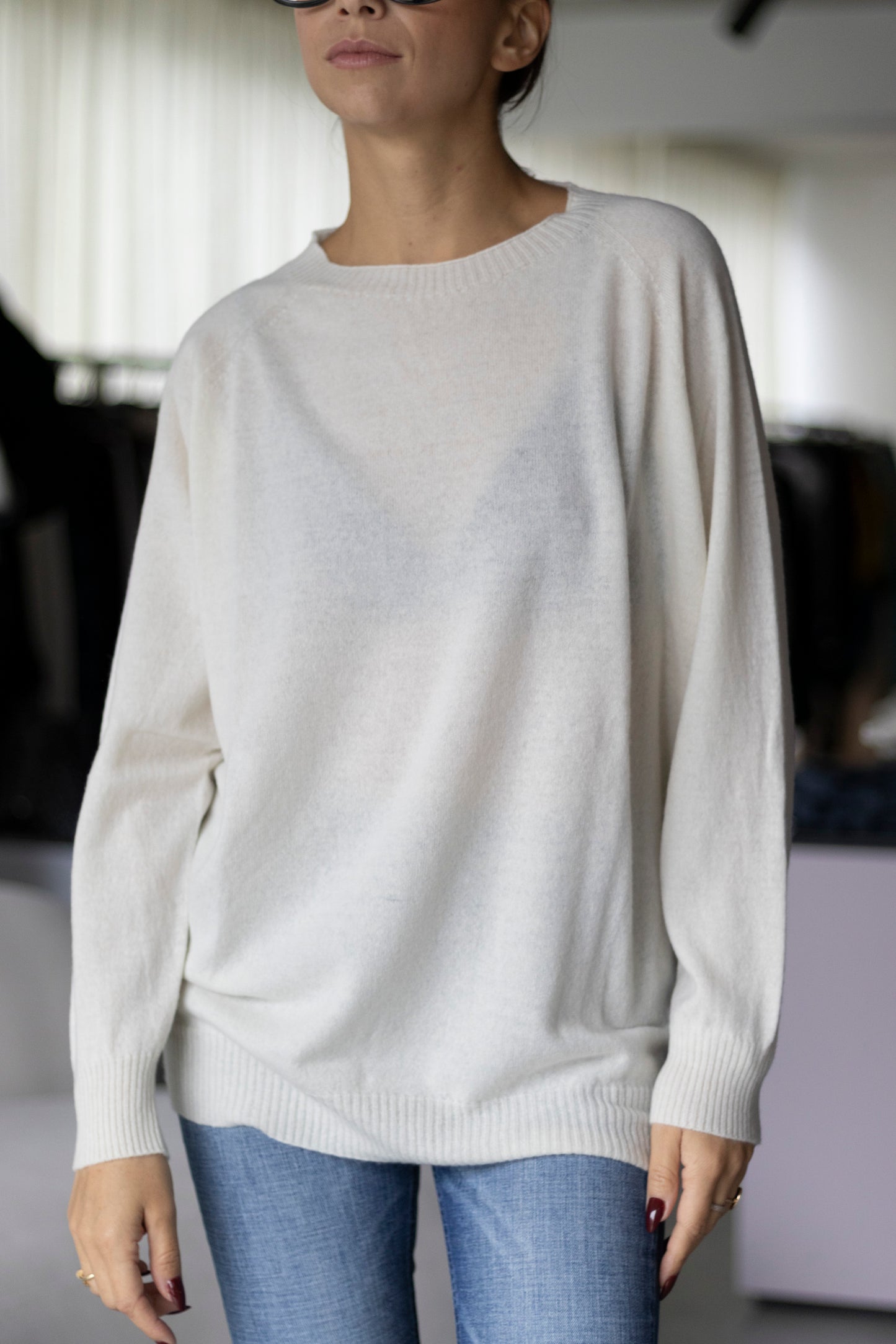 RUNDHALS PULLOVER IN WOLLWEISS