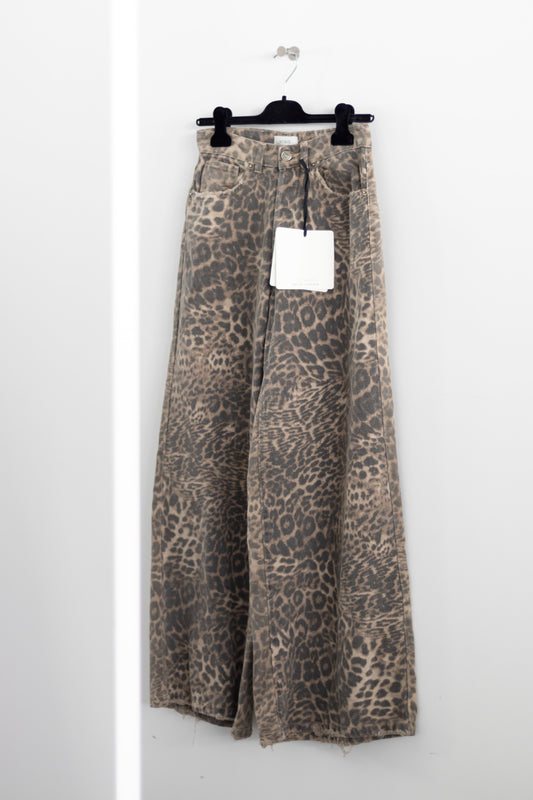 JEANS MIT LEOPARDENMUSTER