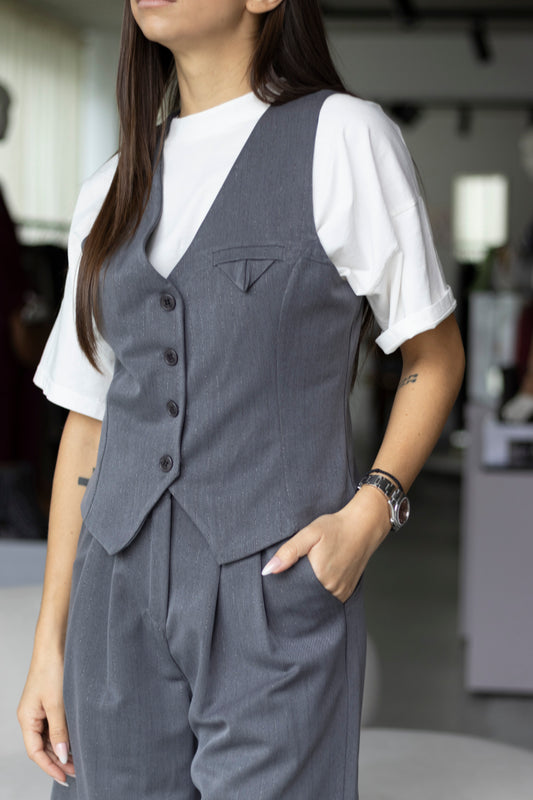 GILET IN GRAU