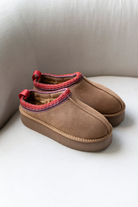 SLIPPER AUS WILDLEDER IN CAMEL