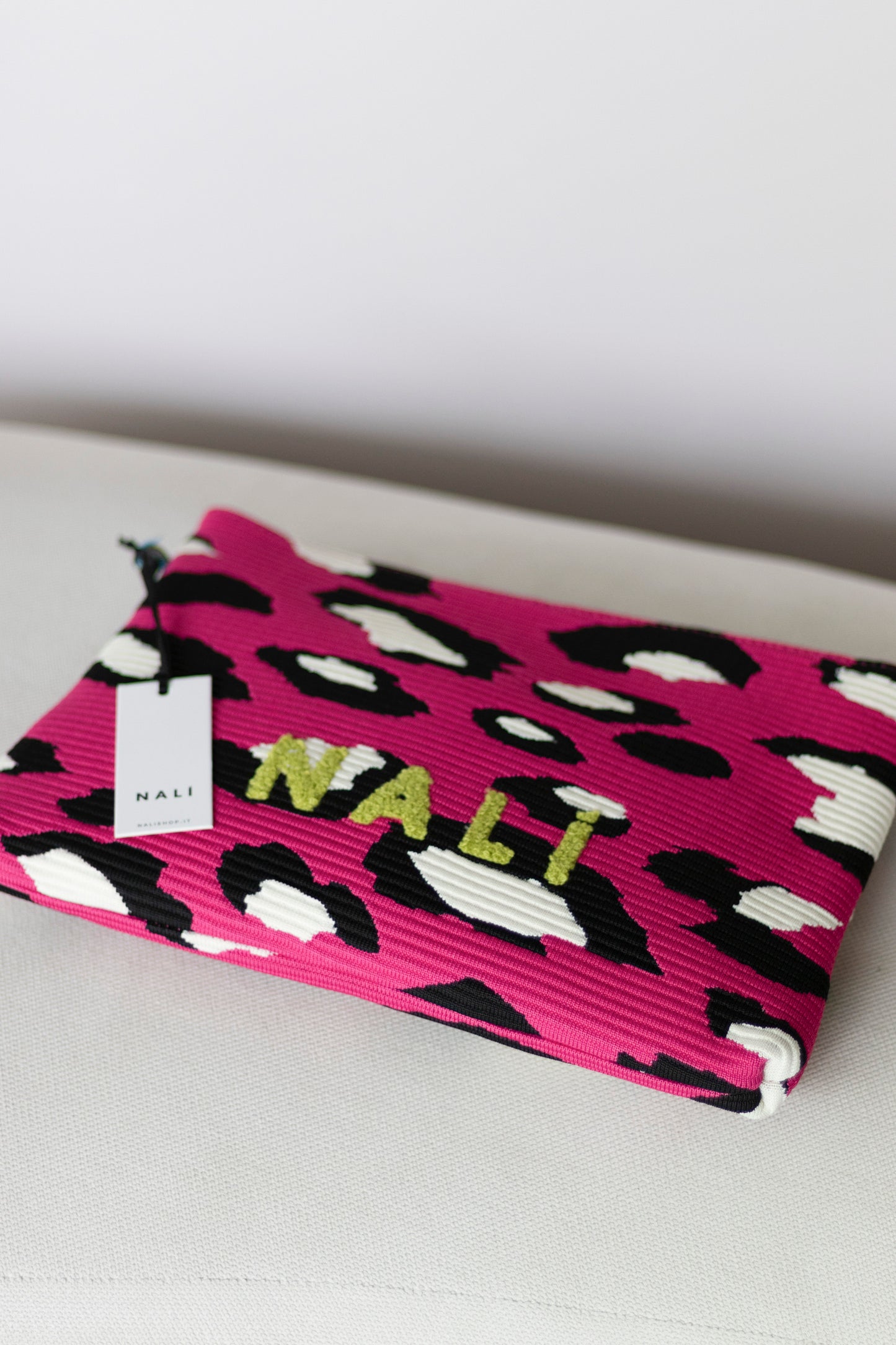 POUCH MIT LEOPARDENMUSTER