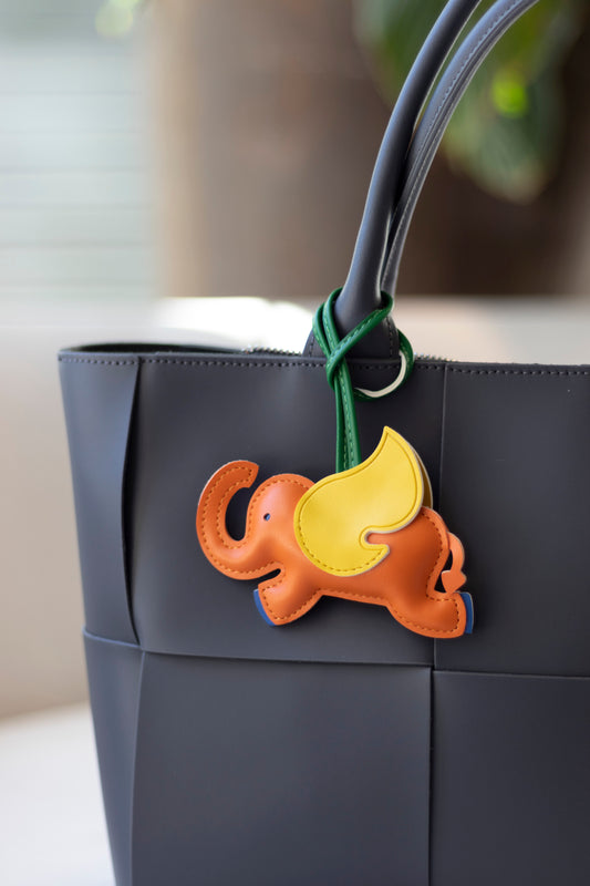 TRENDIGER BAG CHARM AUS VEGANEM LEDER