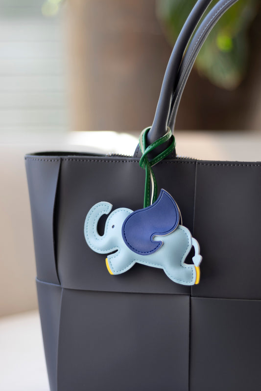 TRENDIGER BAG CHARM AUS VEGANEM LEDER